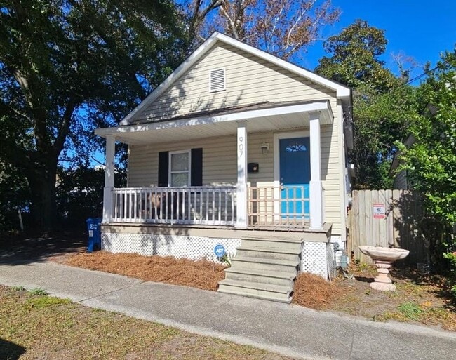 Photo - 2 Bedroom Home with Large Backyard Deck