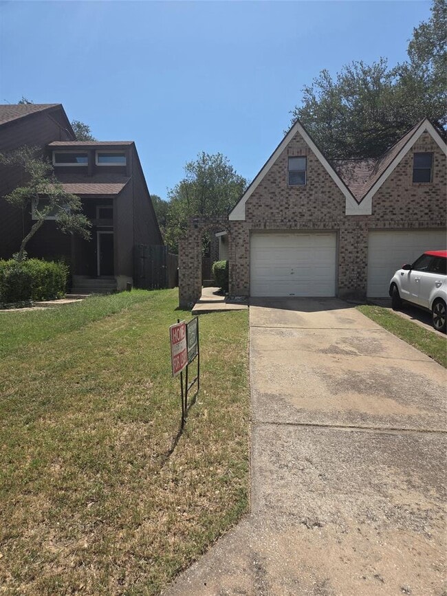 Building Photo - 8111 Baywood Dr Rental