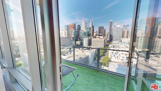 Photo - 1100 S Hope St Unit 1616