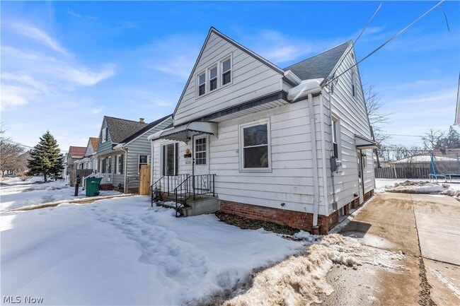 Photo - 14028 Rockside Rd