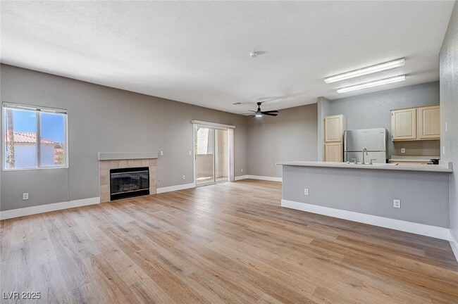 Photo - 855 N Stephanie St Unidad 1724