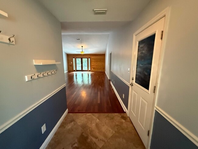 Photo - 1584 Chadwick Way