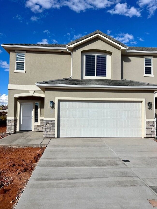 Building Photo - Beautiful newer 3 bedroom, 2.5 bathroom townhome! Amazing views!