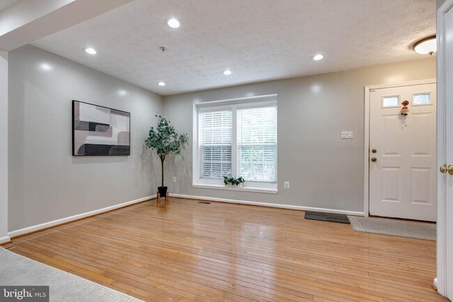 Building Photo - 8893 Papillon Dr