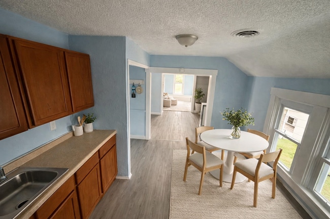 Photo - 425 Stanley St