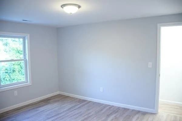 Photo - 657 Mill St