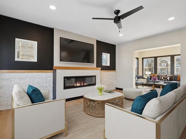 Photo - South Grandview Unit 222 S Grandview