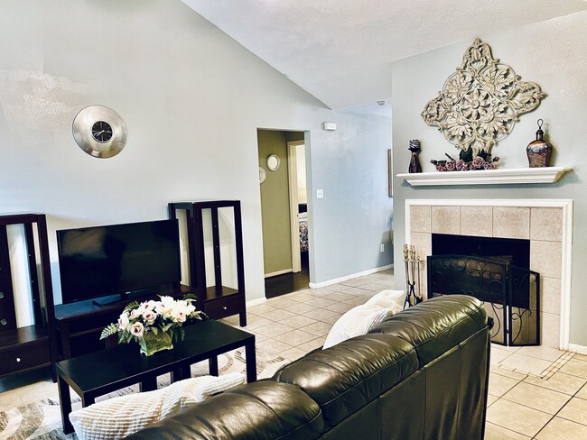 Photo - 118 Willoughby Ct