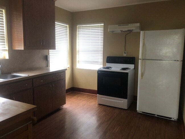 Photo - 705 W Robert St