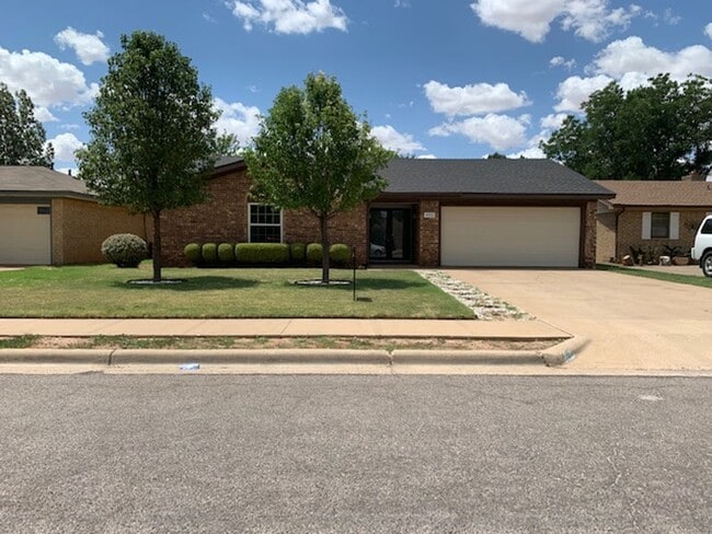 Building Photo - Southwest Lubbock Clean 3/2/2 with nice yard! Rental