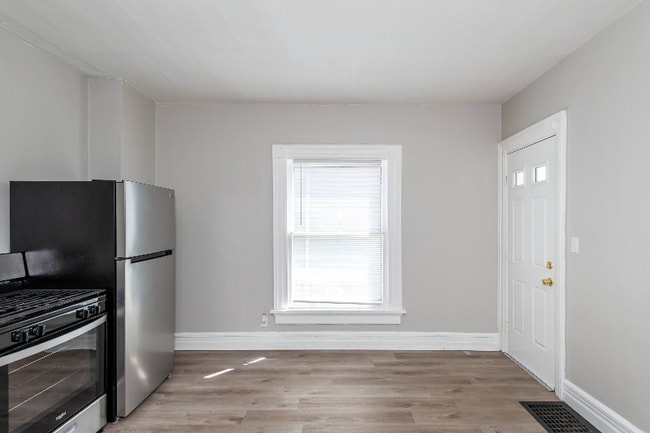 Photo - 115 E Foraker St Unit 1