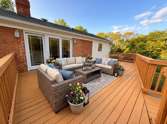 Photo - 5212 Mount Vernon Memorial Hwy