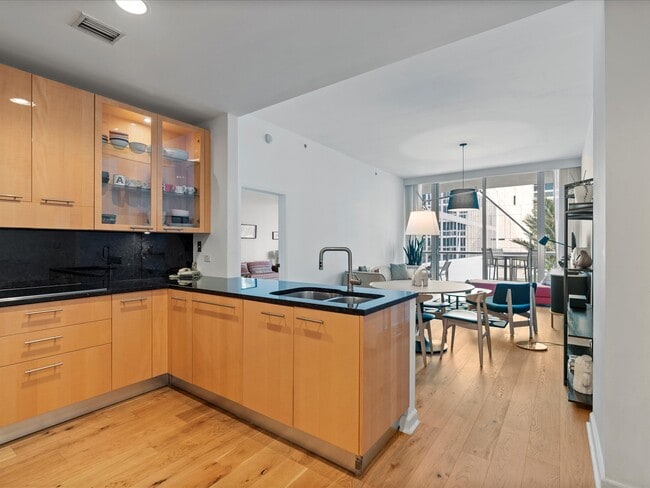 Photo - 6799 Collins Ave Unidad 301