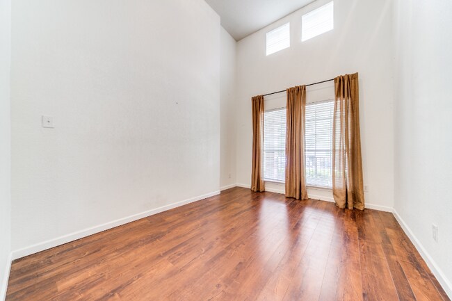 Photo - 10811 Marot Field