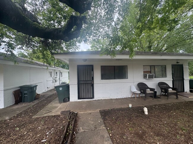 Building Photo - 4360 Dorris St Rental