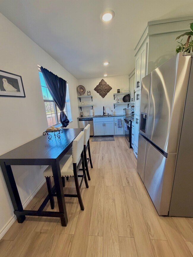 Photo - 404 W Haynie St