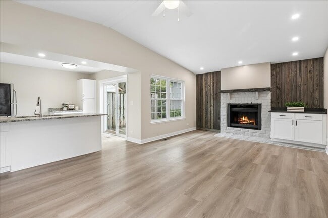 Photo - 931 Chase Ct