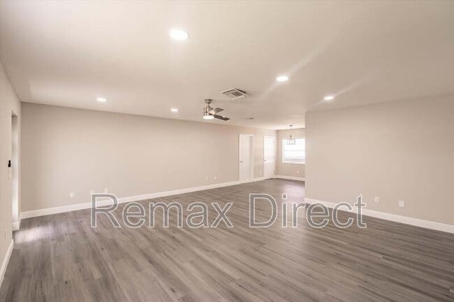 Photo - 160 Marie Dr