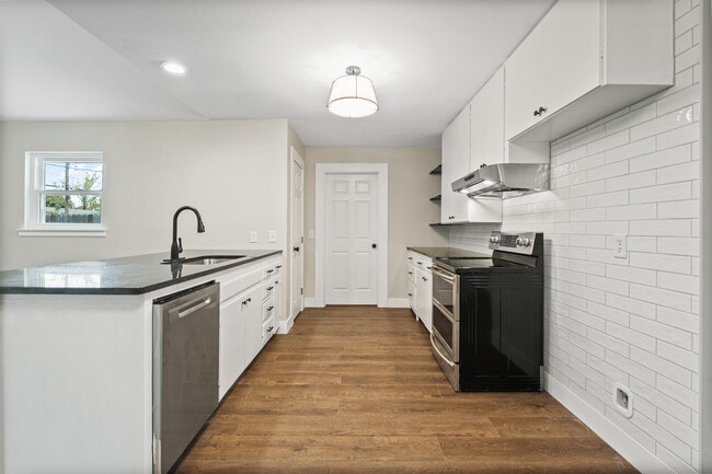 Photo - 5223 41st St