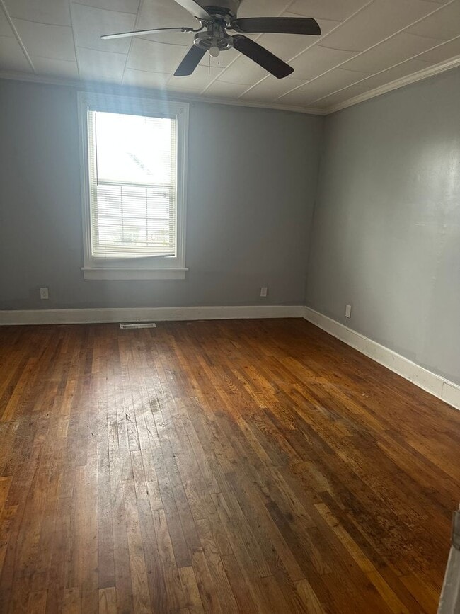 Photo - Spacious 3 bedroom 1 bath home