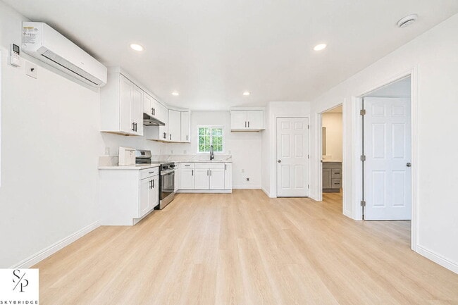 Building Photo - "Cozy 1-Bedroom Gem in Los Angeles – Your Perfect Urban Retreat!" Unit 3/4