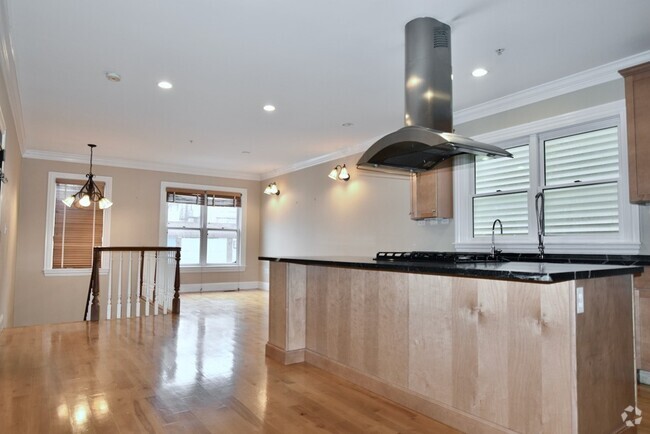 Building Photo - 360 Dorchester St Unit 2 Rental