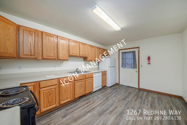 Photo - 1267 Redpine Way