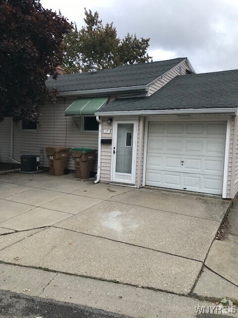 Building Photo - 17 Starcrest Dr Rental
