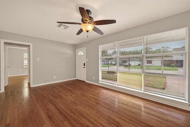 Photo - 226 W 4th St