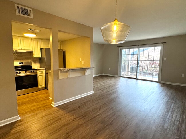 Photo - 925 Cleveland St