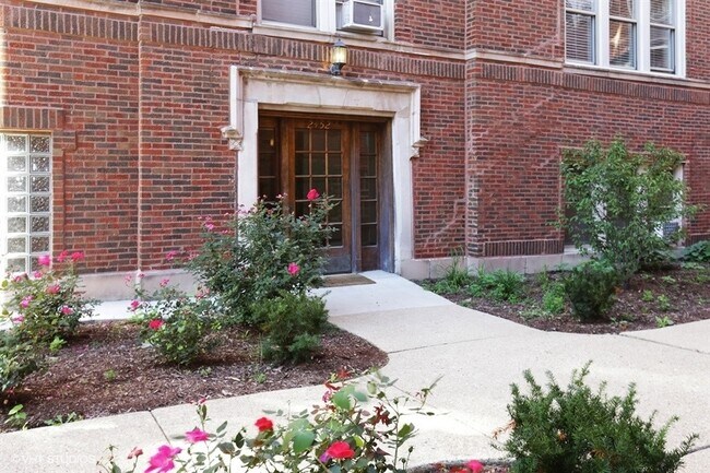 Photo - 2452 W Addison St Unidad 3A