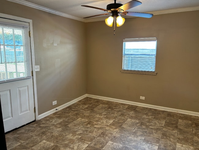 Photo - 105 Cardinal St