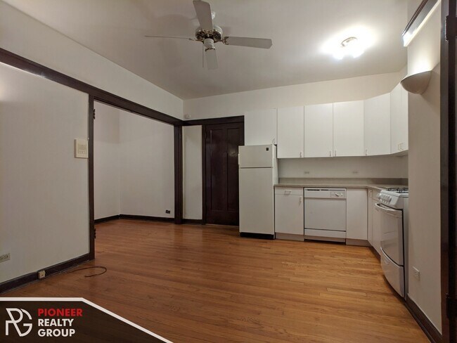 Photo - 822 W Waveland Ave