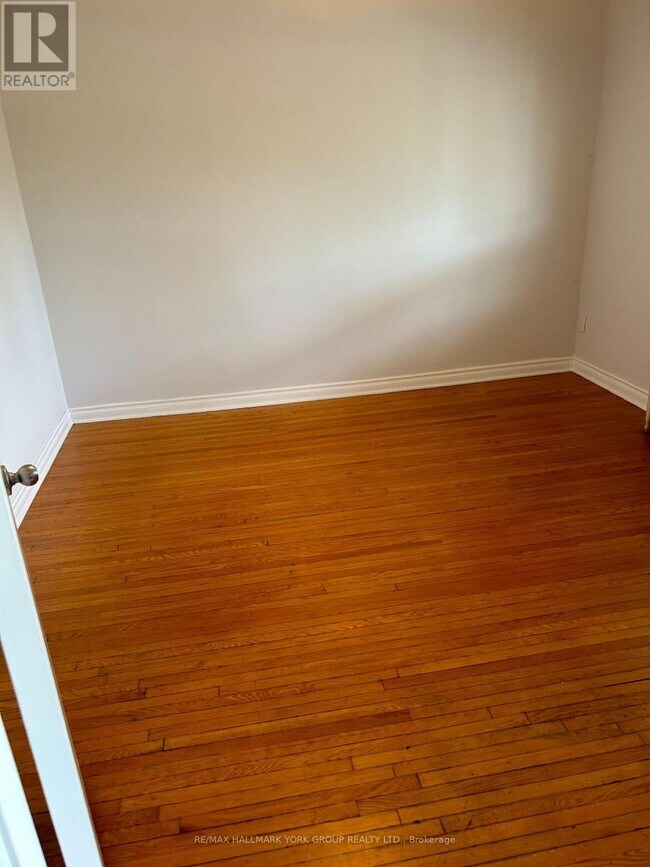 Photo - 472 Winona Dr