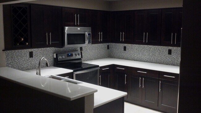 Photo - 237 SW 9th St