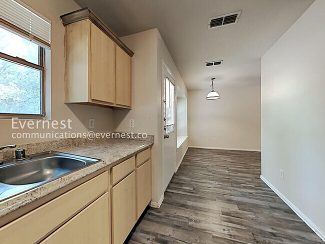 Photo - 320 Ezekial Ave