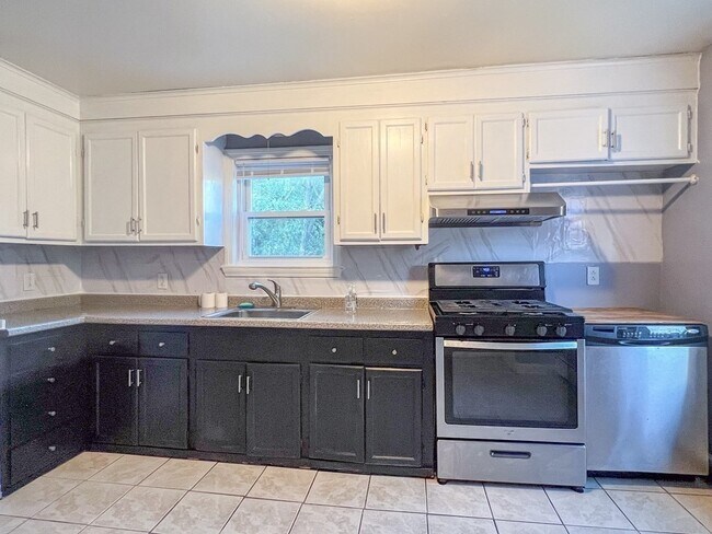 Photo - 1170 Commercial St Apartment Unit 2