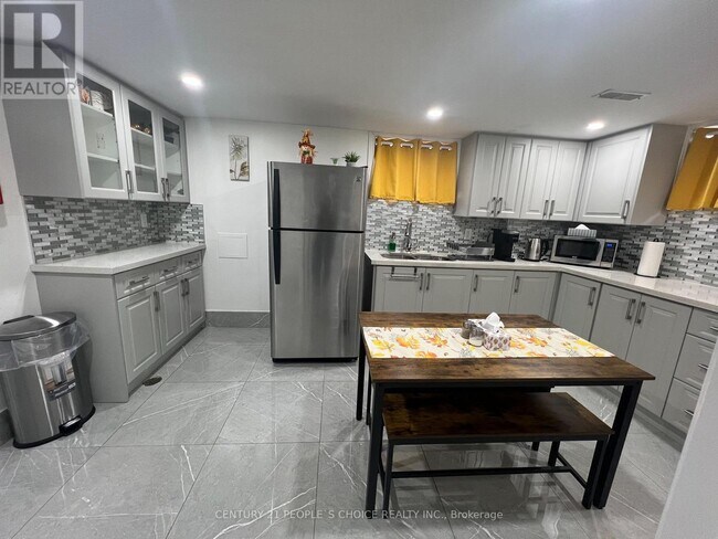 Photo - 11 Queen St S