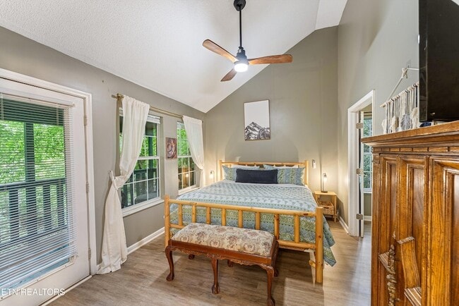 Photo - 1052 Twin Oaks Rd