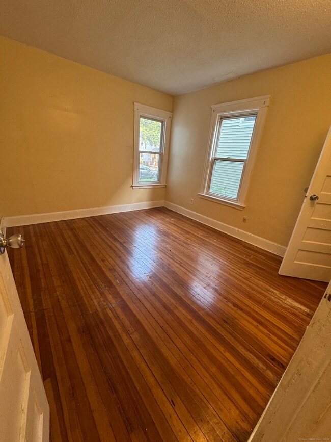 Building Photo - 418 Shelton Ave Unit 1