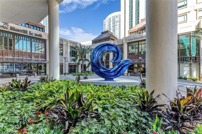 275 1st Ave S Unit 2204