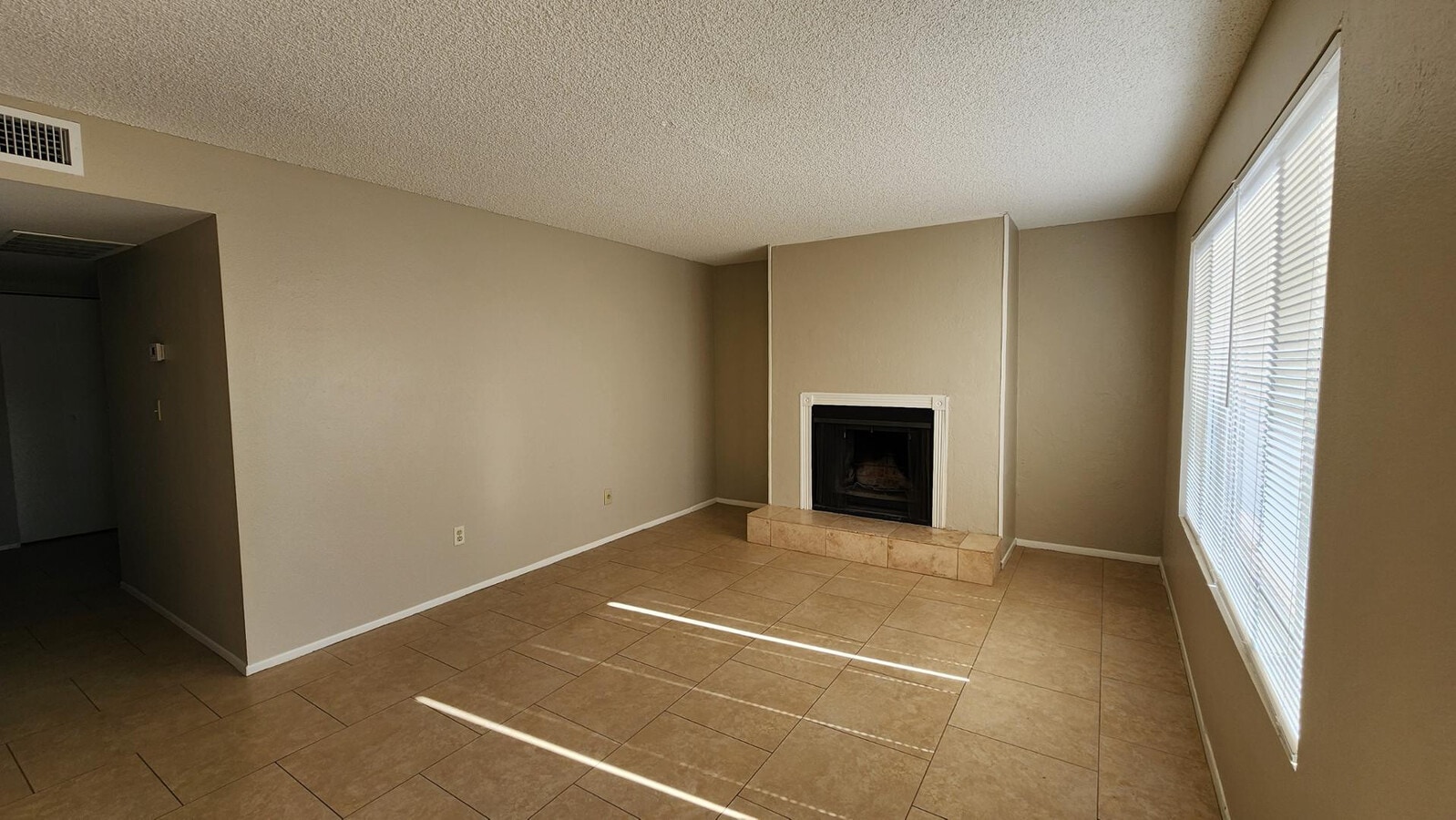 Photo - 106 E Duke Dr