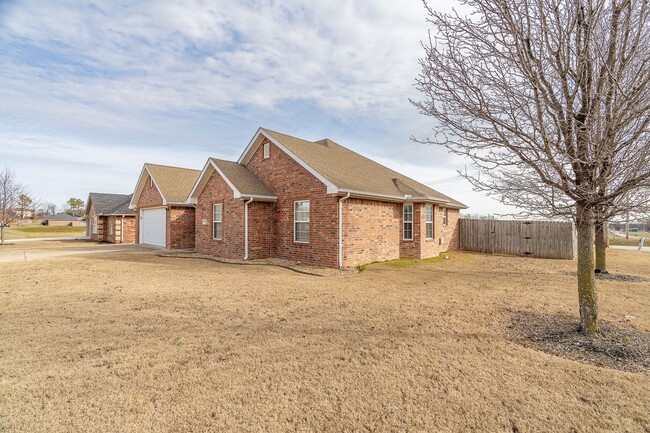 3-bedroom 2 bath Home in Centerton!! New c... - 3-bedroom 2 bath Home in Centerton!! New c...