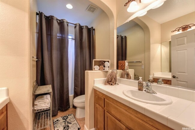 Building Photo - Immaculate Single-Story Home- in Roseville...