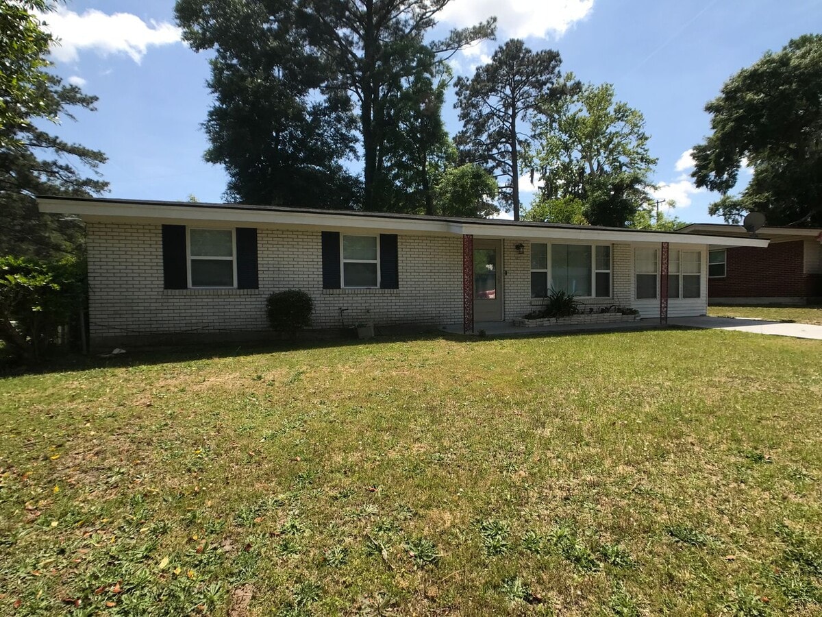 Photo - 421 Barnhill Dr