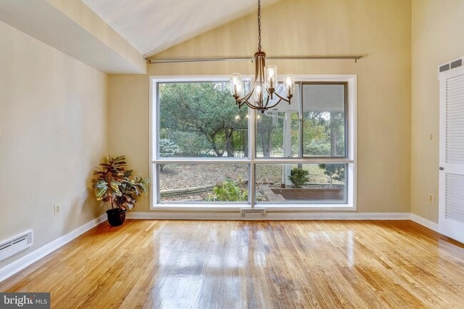 Photo - 6048 Rossmore Dr