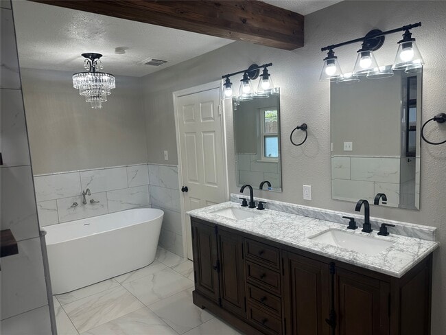 Building Photo - 29031 Elmwood Dr