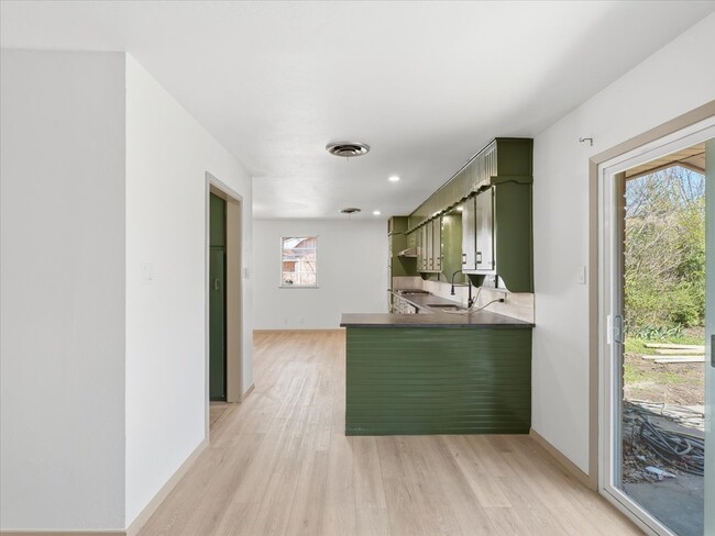 Photo - 1200 Thomas St