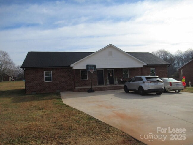 Building Photo - 143 Glen-Gar Dr