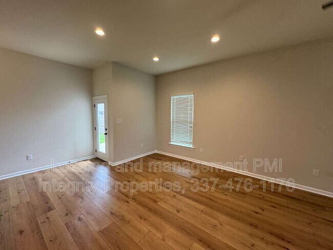 325 Mulholland Ln
